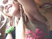 烏克蘭清純小乳洋妞在火車上大膽露出